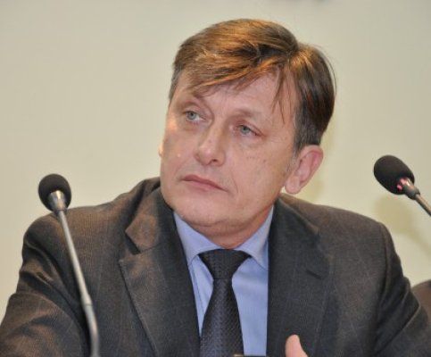 Antonescu spune că nu mai e criză în PNL